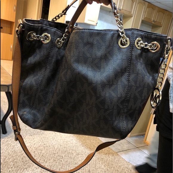 Michael Kors Handbags - Michael Kors print purse